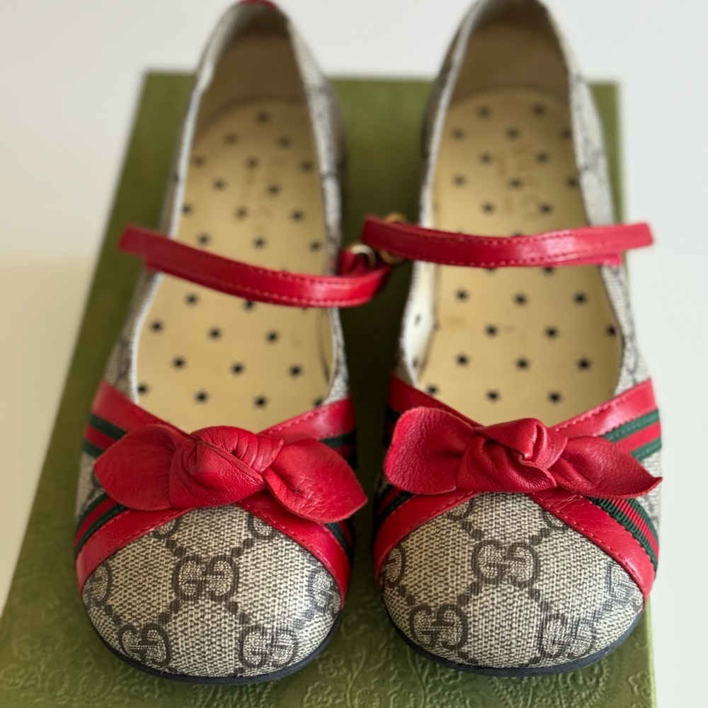 Gucci ballet flats size 30